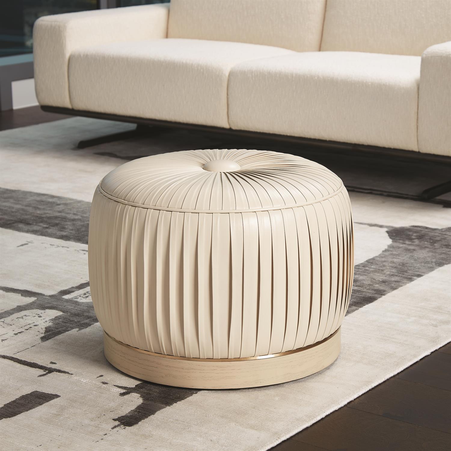 Global Views, Colette Pouf